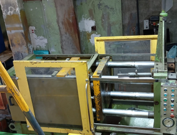 Foto: INJETORA DE PLÁSTICOS - ORIENTE - IHP 140/250