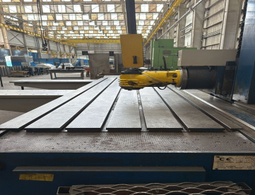 Foto: FRESADORA CNC BANCO FIXO - MECOF ITALIANA - ISO 50 - ANO 2012 - COM CABEÇOTE 360º AUTOMÁTICO - 3270 x 1000 x 2000 MM
