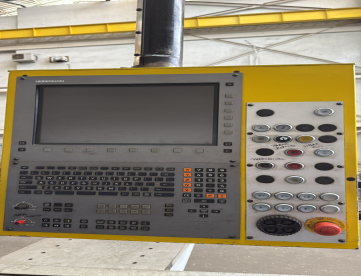 Foto: FRESADORA CNC BANCO FIXO - MECOF ITALIANA - ISO 50 - ANO 2012 - COM CABEÇOTE 360º AUTOMÁTICO - 3270 x 1000 x 2000 MM