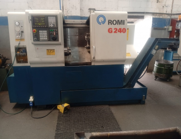 Foto: CENTRO DE TORNEAMENTO ROMI G240 - NÃO TEM CONTRA PONTO 240MM X 400MM - ANO 2004 - FANUC