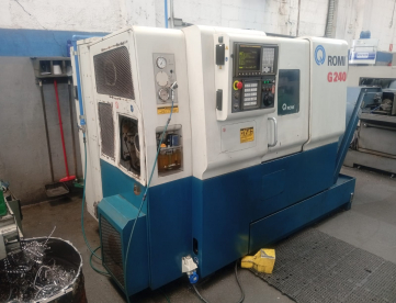 Foto: CENTRO DE TORNEAMENTO ROMI G240 - NÃO TEM CONTRA PONTO 240MM X 400MM - ANO 2004 - FANUC