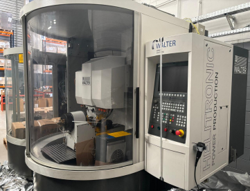 AFIADORA CNC 5 EIXOS  WALTER  HELITRONIC POWER PRODUCTION COM SISTEMA AUTOMÁTICO DE CARREGAMENTO DE BLANKS - -ANO 2002