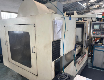 Foto: CENTRO DE USINAGEM VERTICAL - CHEVALIER 2552 - VMC L - 1300 X 635 X 635 - ANO 2010