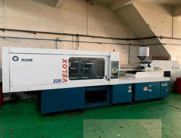 Foto: INJETORA DE PLÁSTICOS - ROMI - VELOX 220 -220 TONELADAS - ANO 2003