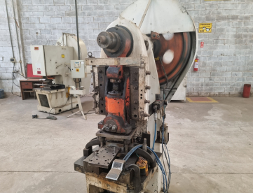 Foto: PRENSA EXCÊNTRICA JUNDIAÍ - 40 TON - ANO 1974