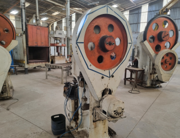 Foto: PRENSA EXCÊNTRICA JUNDIAÍ - 40 TON - ANO 1974