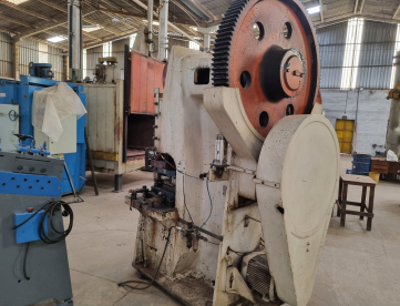 Foto: PRENSA EXCÊNTRICA JUNDIAÍ - LE 100M6 - 100 TON - ANO 1992