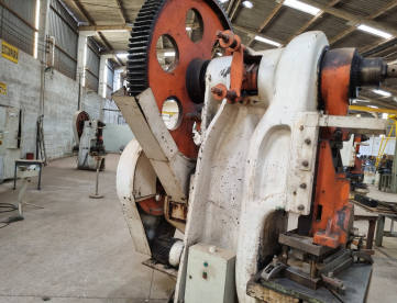 Foto: PRENSA EXCÊNTRICA JUNDIAÍ - 130 TON - ANO 1975