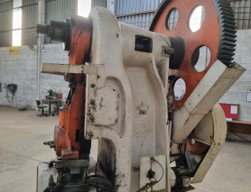 Foto: PRENSA EXCÊNTRICA JUNDIAÍ - 130 TON - ANO 1975