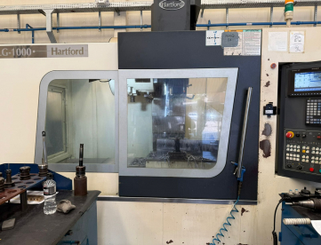 Foto: CENTRO DE USINAGEM VERTICAL - HARTFORD - LG1000 - ANO 2013 - 1000 x 510 x 630 MM