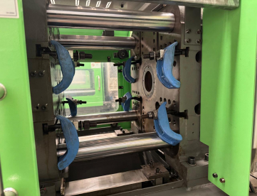 Foto: INJETORA DE PLÁSTICO - WELLTEC - 90Se II - ANO 2019 - COM ROBÔ
