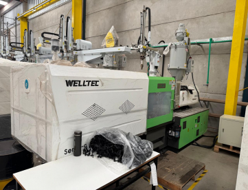 Foto: INJETORA DE PLÁSTICO - WELLTEC - 130Se II - ANO 2019 - COM ROBÔ