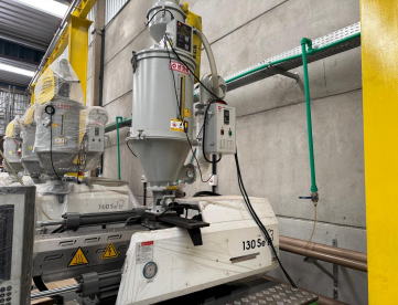 Foto: INJETORA DE PLÁSTICO - WELLTEC - 130Se II - ANO 2019 - COM ROBÔ