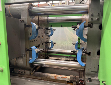 Foto: INJETORA DE PLÁSTICO - WELLTEC - 130Se II - ANO 2019 - COM ROBÔ