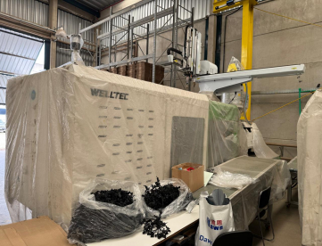 Foto: INJETORA DE PLÁSTICO - WELLTEC - 320Se II - ANO 2019 - COM ROBÔ