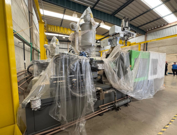 Foto: INJETORA DE PLÁSTICO - WELLTEC - 320Se II - ANO 2019 - COM ROBÔ
