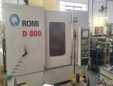 CENTRO DE USINAGEM VERTICAL - ROMI - D800 - ANO 2010 - 800 x 530 x 580 MM - COM 4º EIXO