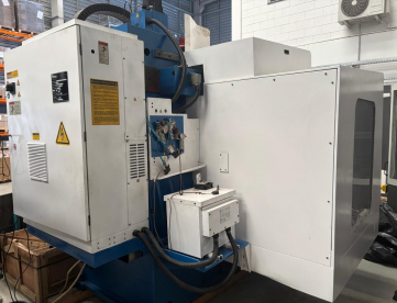 Foto: CENTRO DE USINAGEM VERTICAL - ROMI - D1250 - ANO 2004 - MÁQUINA TODA REVISADA E COM PINTURA NOVA