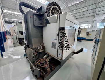 Foto: CENTRO DE USINAGEM VERTICAL - HAAS - VF3 YT - ANO 2011 - BT50 - 1016 x 660 x 635 MM