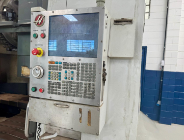 Foto: CENTRO DE USINAGEM VERTICAL - HAAS - VF3 YT - ANO 2011 - BT50 - 1016 x 660 x 635 MM
