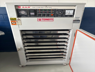 Foto: ESTUFA PRA MATERIAL PLASTICOS -MARCA TONGYI - COM 09  BANDEJAS (NAYLON )ANO 2019