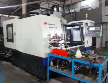Foto: CENTRO DE USINAGEM VERTICAL -  NEWAY – VM1207B - 1200MM X 1200MM X 600MM -  ANO 2019