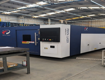 Foto: MÁQUINA LASER FIBRA 4KW - PENTA LASER - AWING 3015 - ANO 2020