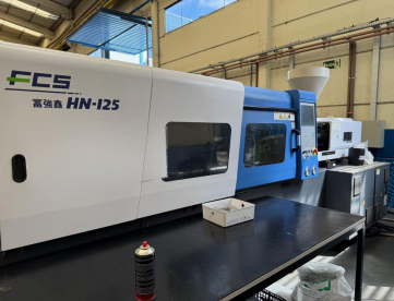 Foto: INJETORA DE PLÁSTICO - FCS - HN-125 - ANO 2023