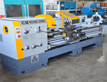 Foto: TORNO MECÂNICO MODELO CS6250C/2000 - 500X2000MM ANO 2024