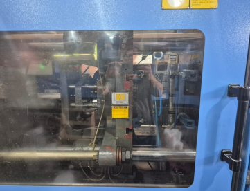 Foto: INJETORA DE PLÁSTICOS - HAITIAN - MA 2000/770 - ANO 2010 - COM SERVO MOTOR - COM NR12 - MUITO CONSERVADA