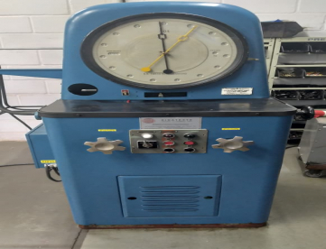 Foto: EQUIPAMENTO UNIVERSAL DE ENSAIOS MECÂNICOS E METALÚRGICOS