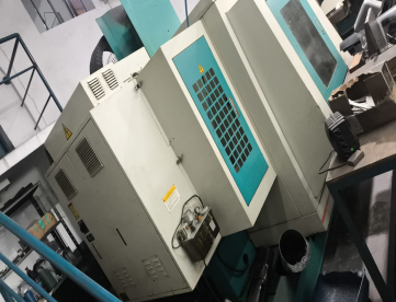 Foto: CENTRO DE USINAGEM - SINITRON - VMC 105 - ANO 2004