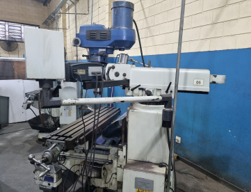 Foto: FRESADORA FERRAMENTEIRA - CLEVER - 4VS - ISO40 - ANO 2005