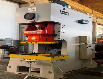 PRENSA EXCÊNTRICA - FREIO FRICÇÃO - TIPO C - ERGON - JH21 200B - ANO 2007 - 200 TONELADAS