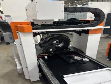 Foto: MAQUINA DE CORTE LASER FIBRA TUBOS - MARCA RAYTU LASER -3000 WTS -MODELO RT6020-M / PARA TUBOS ATE 125 MM- ANO 2025