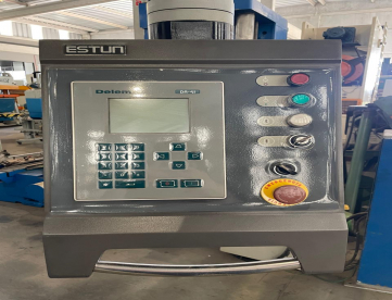 Foto: DOBRADEIRA HIDRAULICA CN - CALVI - 4000 MM X 200 TONS