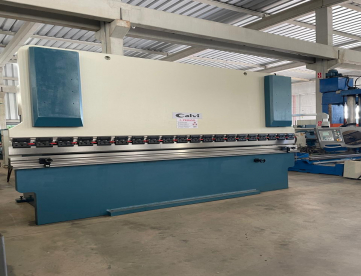 DOBRADEIRA HIDRAULICA CN - CALVI - 4000 MM X 200 TONS