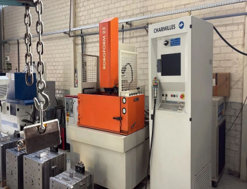 ELETROEROSÃO PENETREÇÃO CNC - CHARMILLES - ROBOFORM 23 - ANO 2024