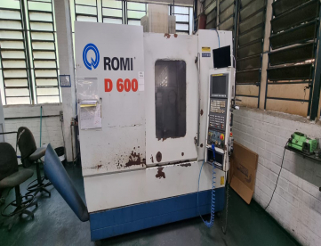 CENTRO DE USINAGEM - ROMI - D600 - 600 x 530 x 580 - ANO 2011