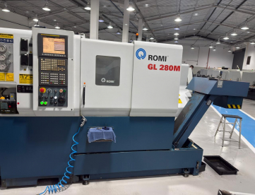 CENTRO DE TORNEAMENTO - ROMI - GL280M - 540 x 280MM - ANO 2010 - COM FERRAMENTAS ACIONADAS - MÁQUINA MUITO NOVA