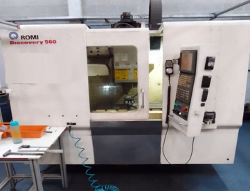 CENTRO DE USINAGEM VERTICAL - ROMI - DISCOVERY 560 - ANO 2006 - CNC FANUC - 560 x 406 x 508 MM