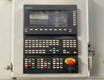 Foto: CENTRO DE USINAGEM VERTICAL - ROMI - DISCOVERY 760 - ANO 2000 - 762 x 406 x 508 MM - COM 4º EIXO