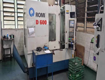 CENTRO DE USINAGEM - ROMI - D600 - 600 x 530 x 580 - ANO 2011