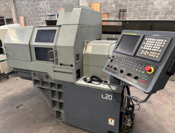 TORNO CNC AUTOMÁTICO DE CABEÇOTE MÓVEL CITIZEN - L20 VIII  ANO 2008  COM ALIMENTADOR DE BARRAS E BOMBA DE ALTA PRESSÃO