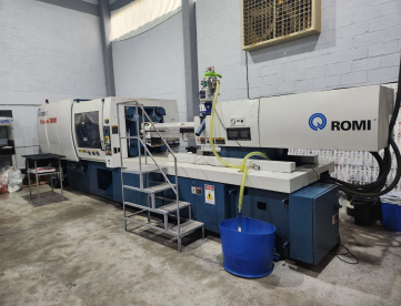 INJETORA DE PLÁSTICOS - ROMI - PRIMAX R 380 - ANO 2006 - COM INVERSOR DE FREQUÊNCIA E NR12