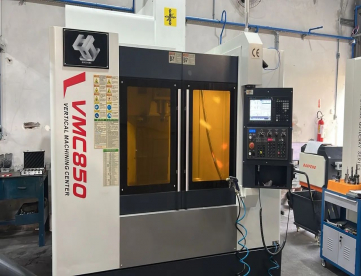 CENTRO DE USINAGEM - GREBO - VMC850 - 800 X 500 X 500 - ANO 2023 - COMANDO MITSUBISHI M80A 