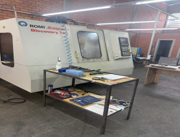 Centro de Usinagem Vertical Romi Discovery 760