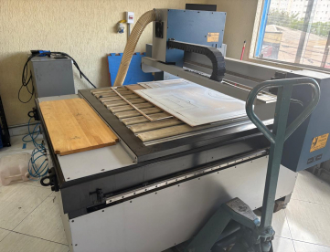 Foto: FRESADORA ROUTER - RIZON - PL1012 - MESA 1000 X1200