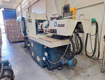 Foto: INJETORA DE PLÁSTICOS - ROMI - PRATICA 130 V2.0 - ANO 2007