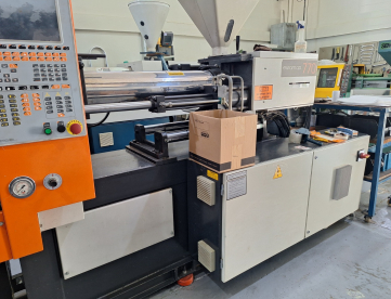 Foto: INJETORA DE PLÁSTICOS - SANDRETTO - LOGICA 770 / 130 TONELADAS - ANO 2013